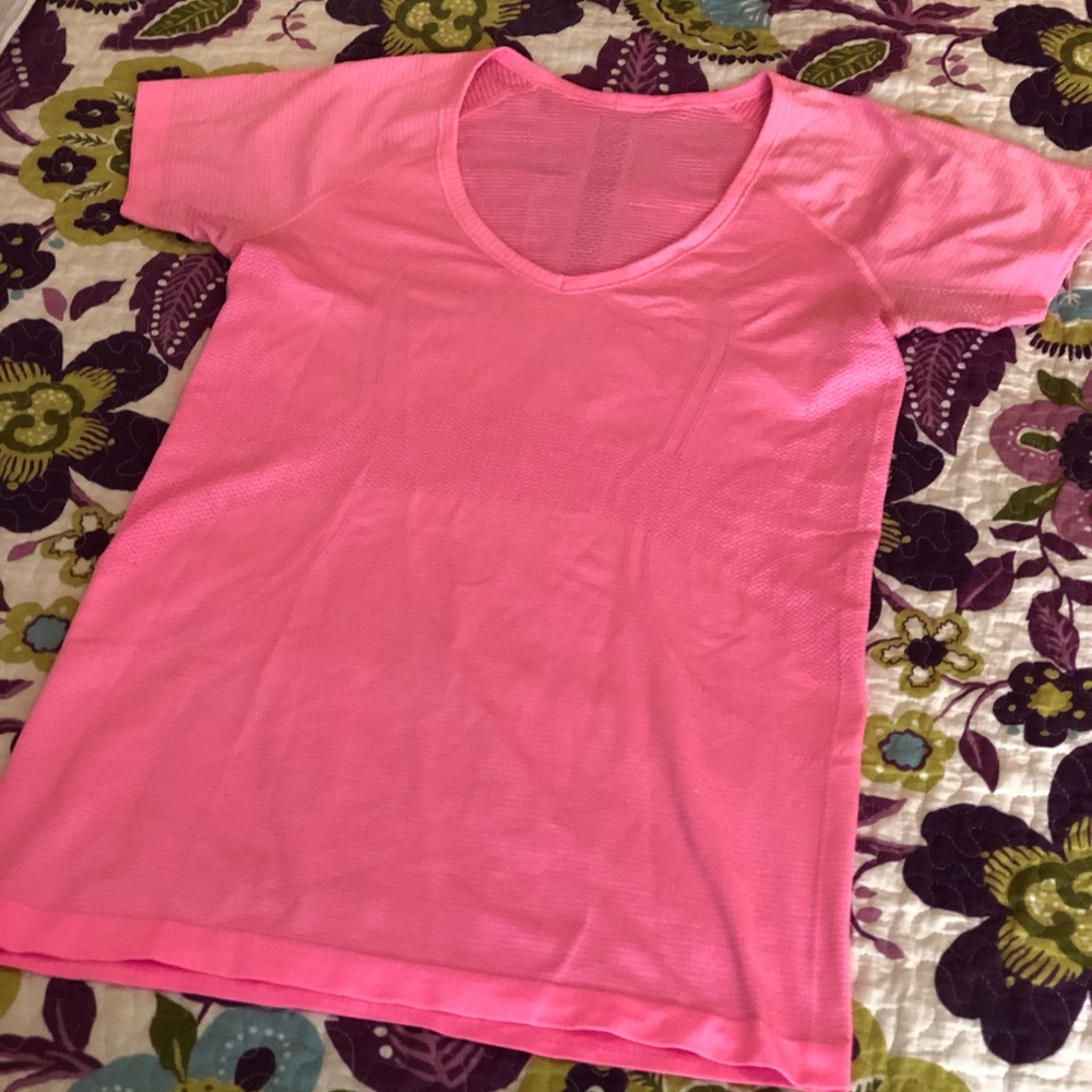 Swiftly Tech Short Sleeve Shirt
